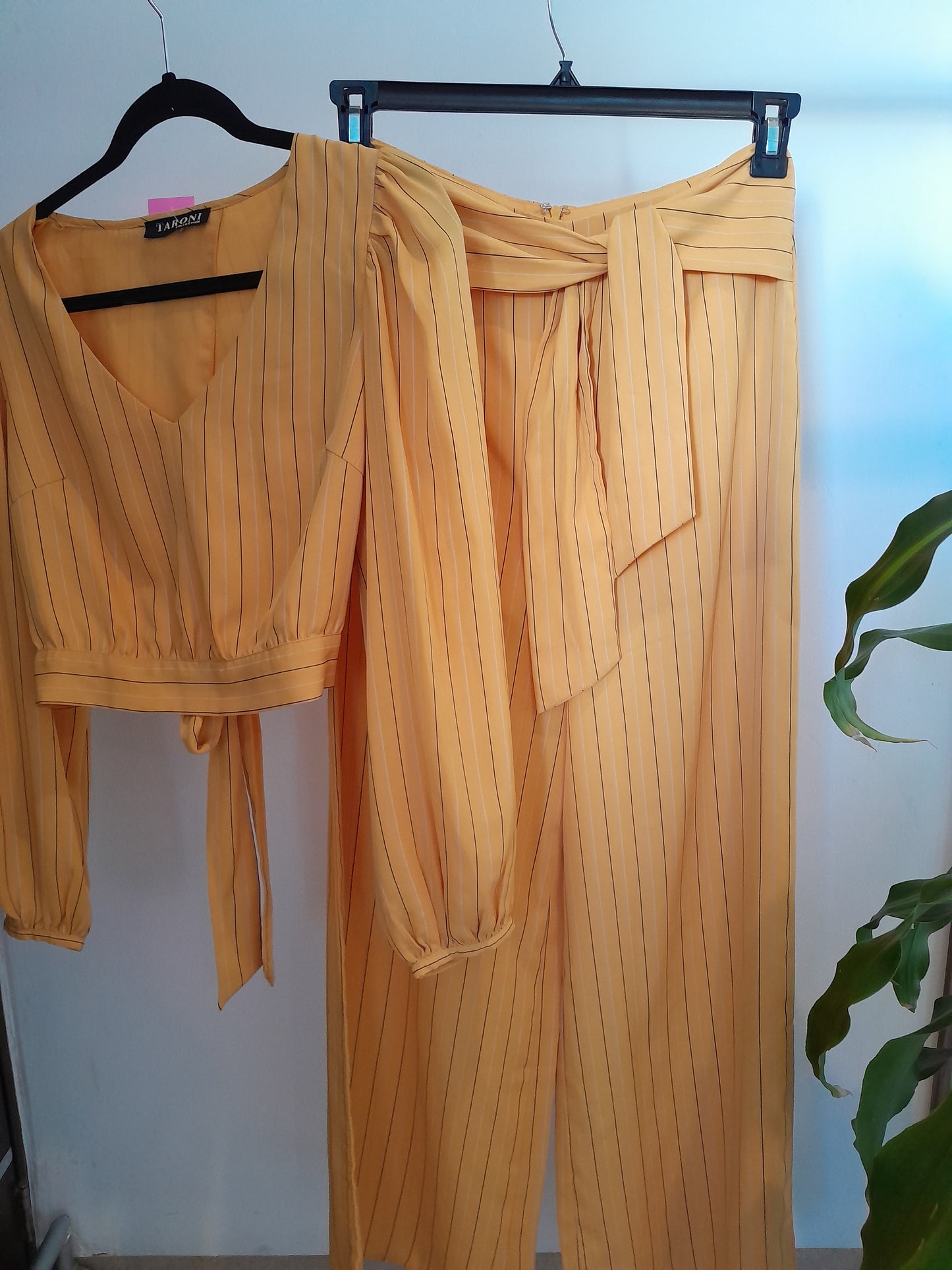 Set pantalón y blusa mostaza