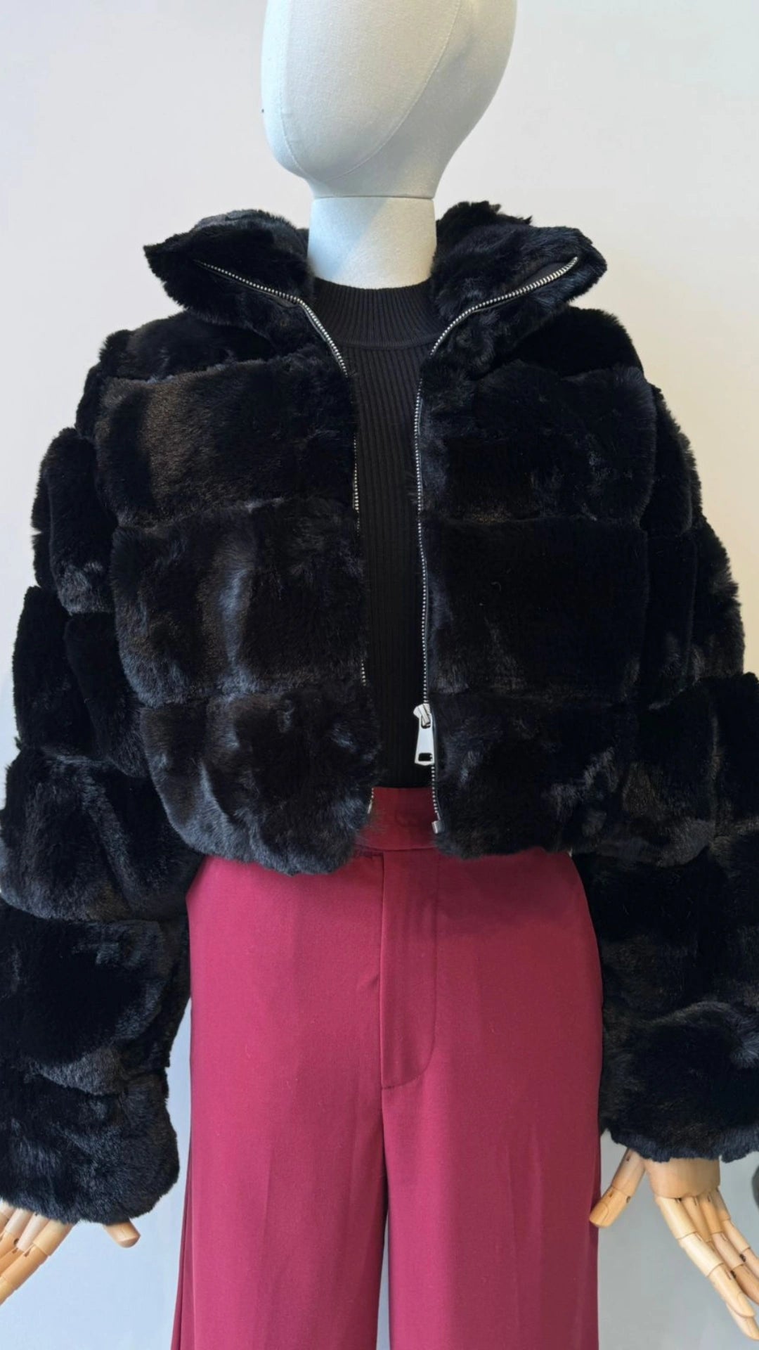 Abrigo corto negro faux fur