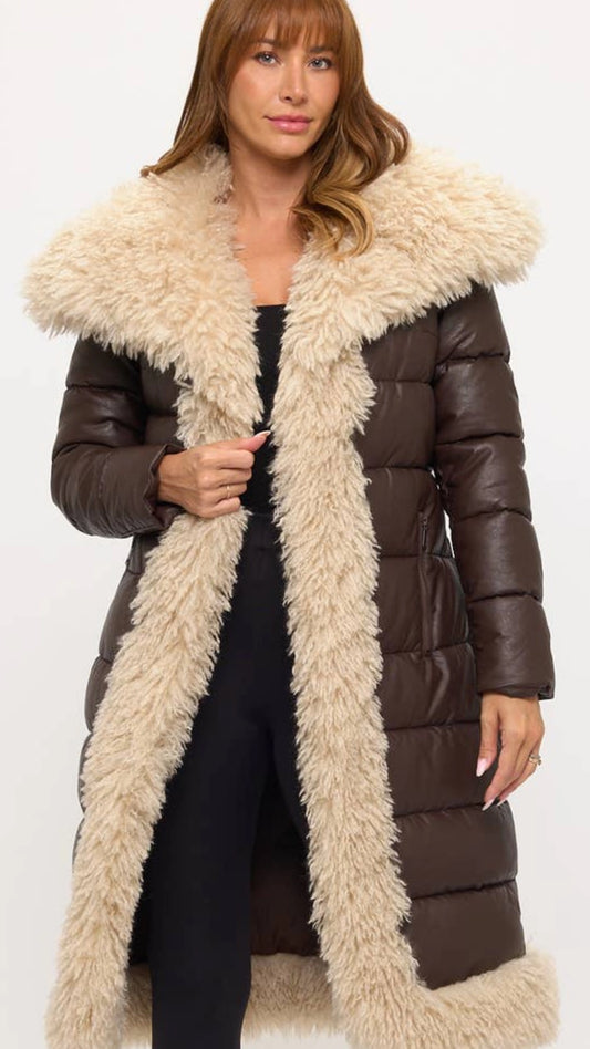 Abrigo acolchado en contraste