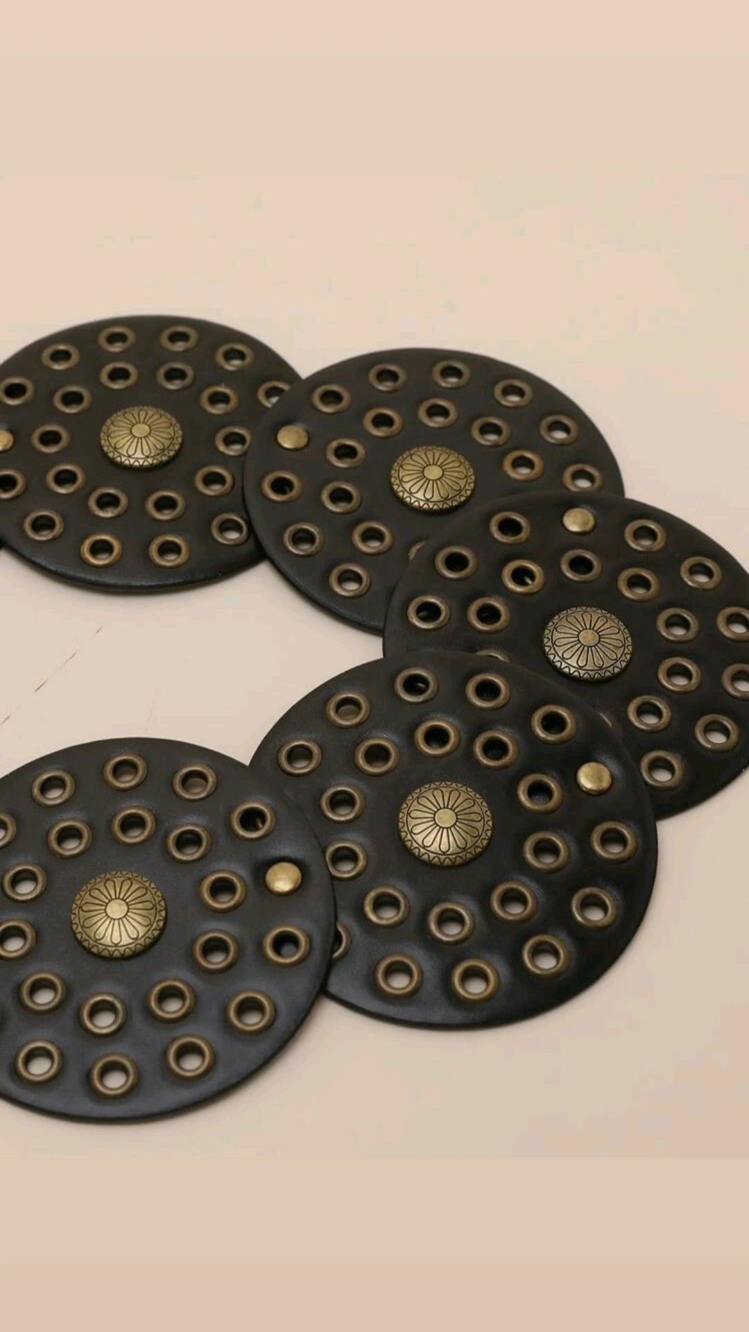 Cinturón negro con dorado