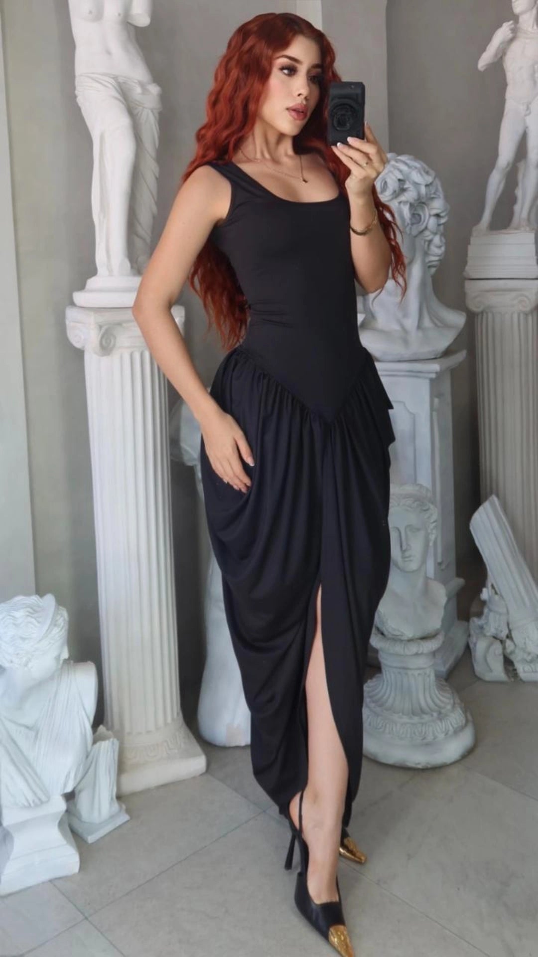 Vestido negro cintura drapeada