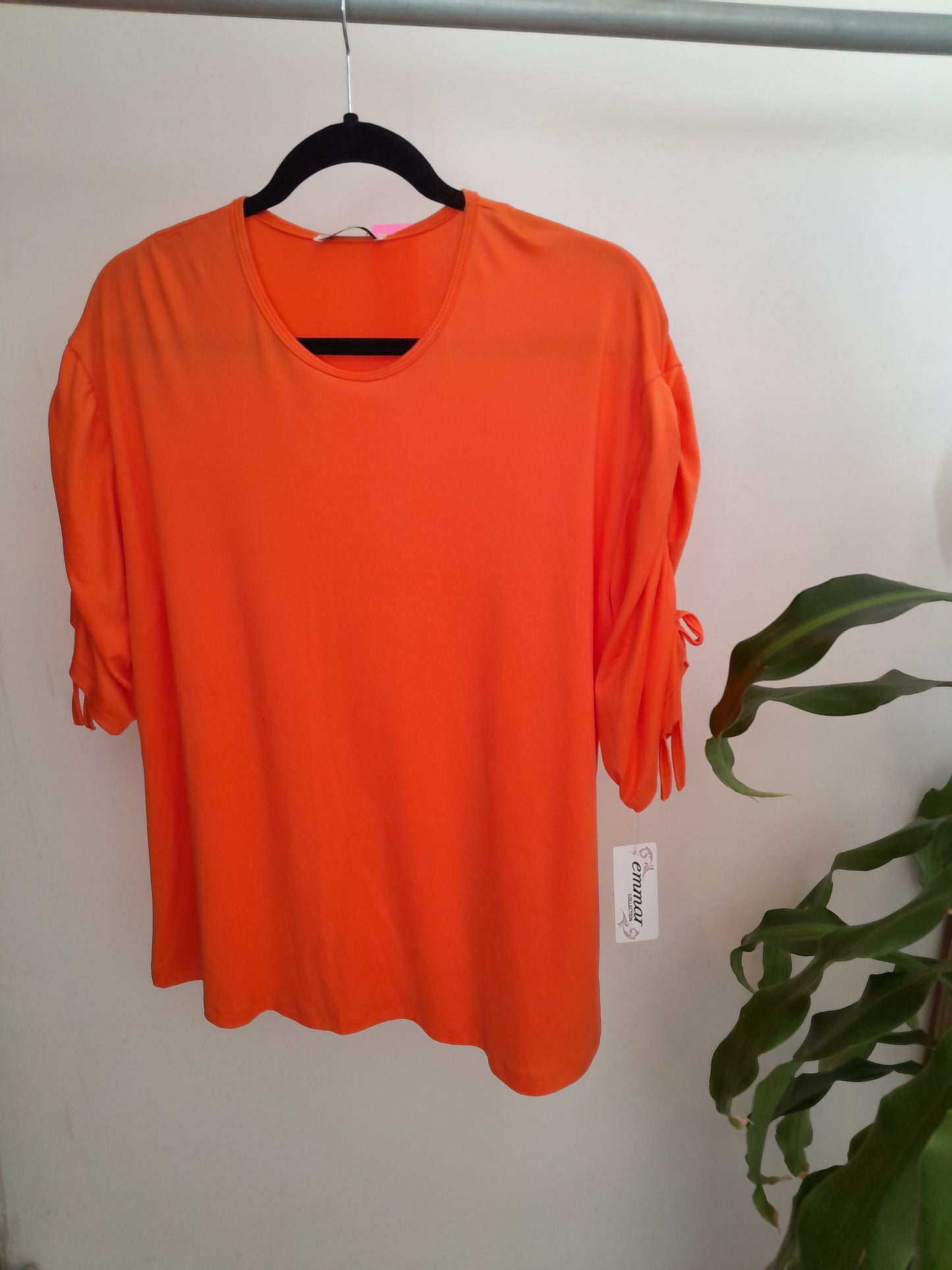 Playera naranja T Plus