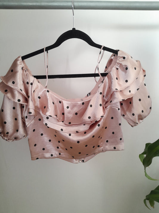 Blusa crop polka escote campesino satin