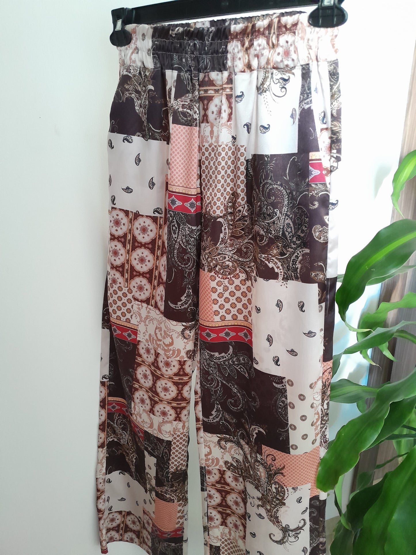 Pantalón  estampado patchwork satinado