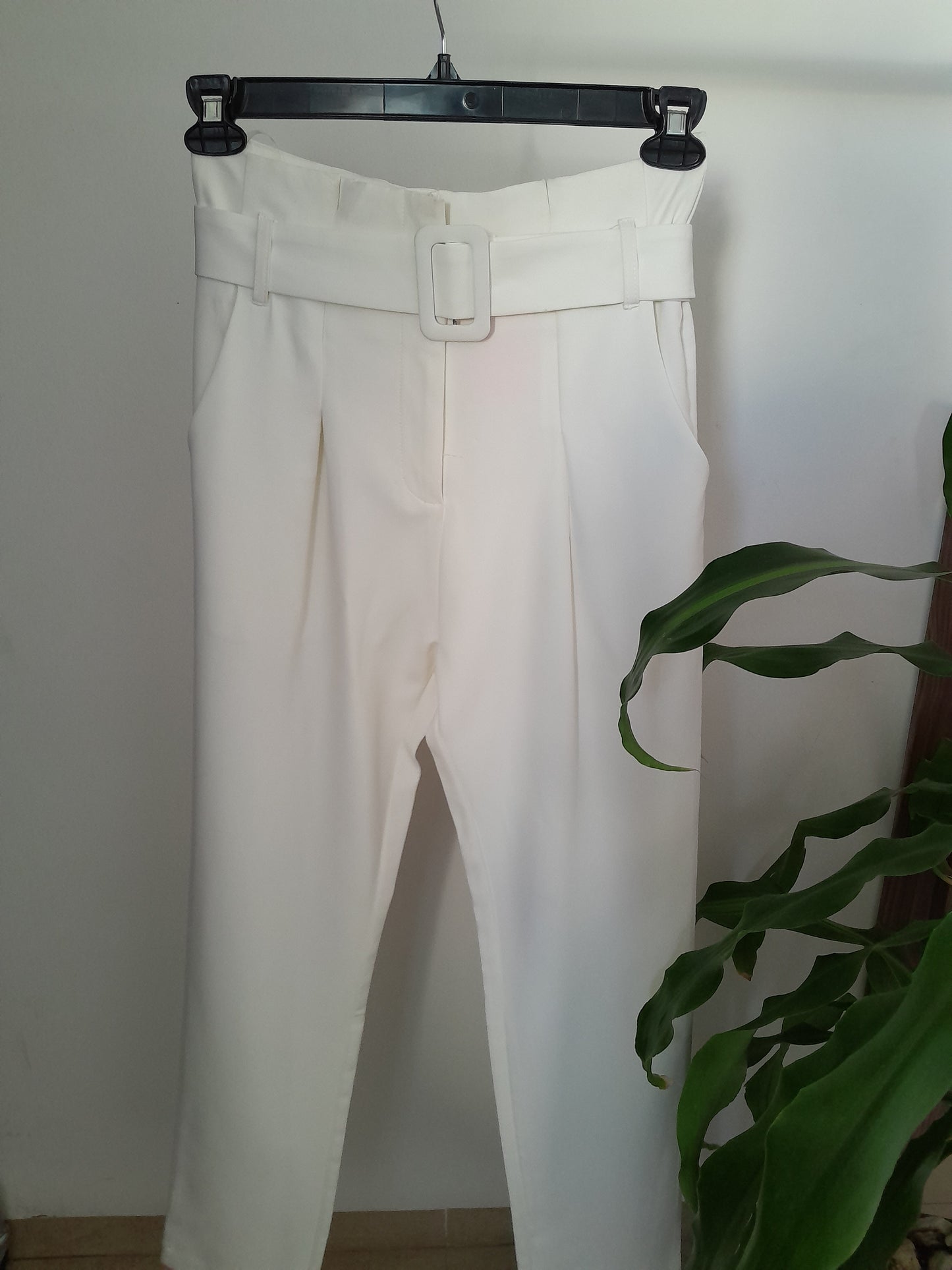 Pantalón paperbag blanco aperlado