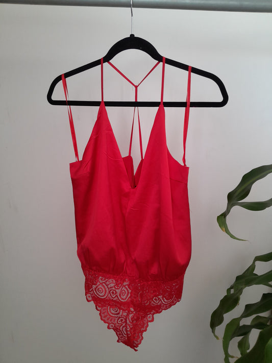 Body satinado rojo