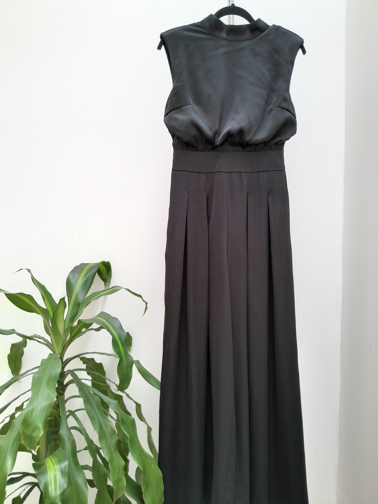 Jumpsuit negro con hombreras