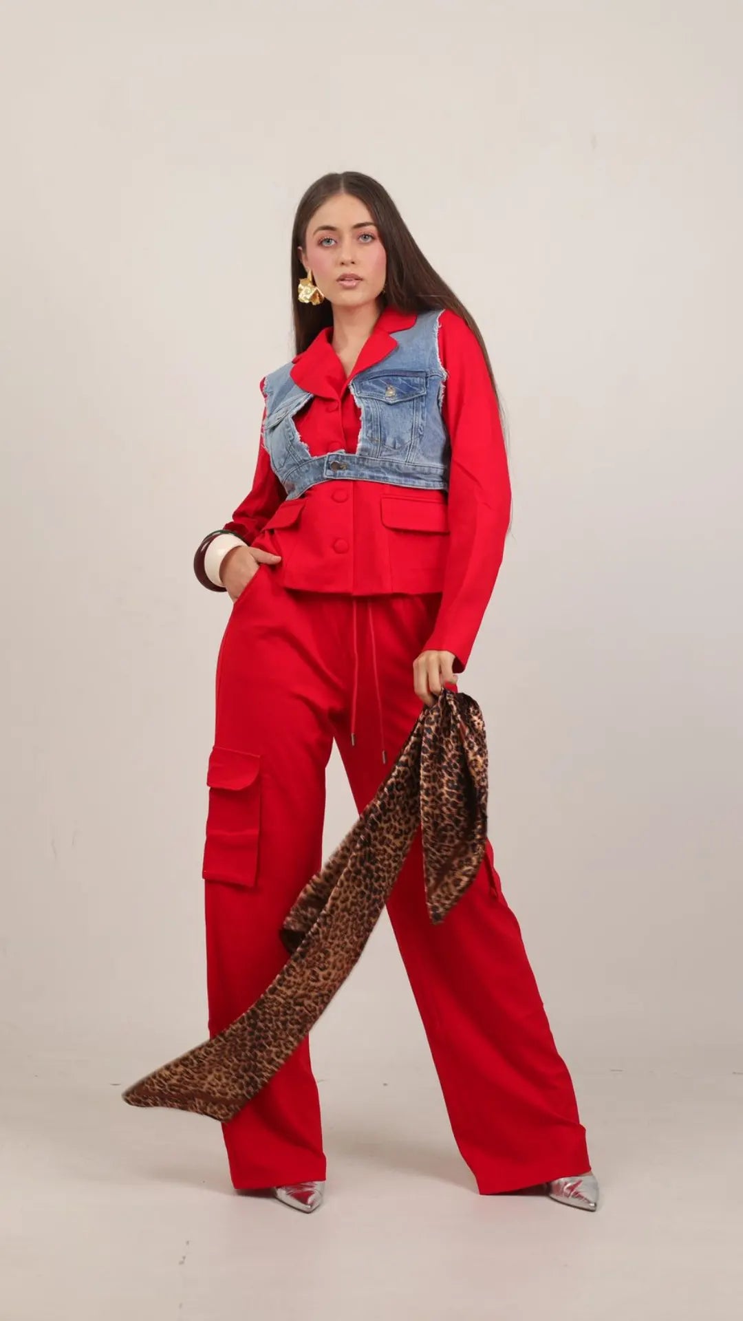 Set combinado rojo con denim