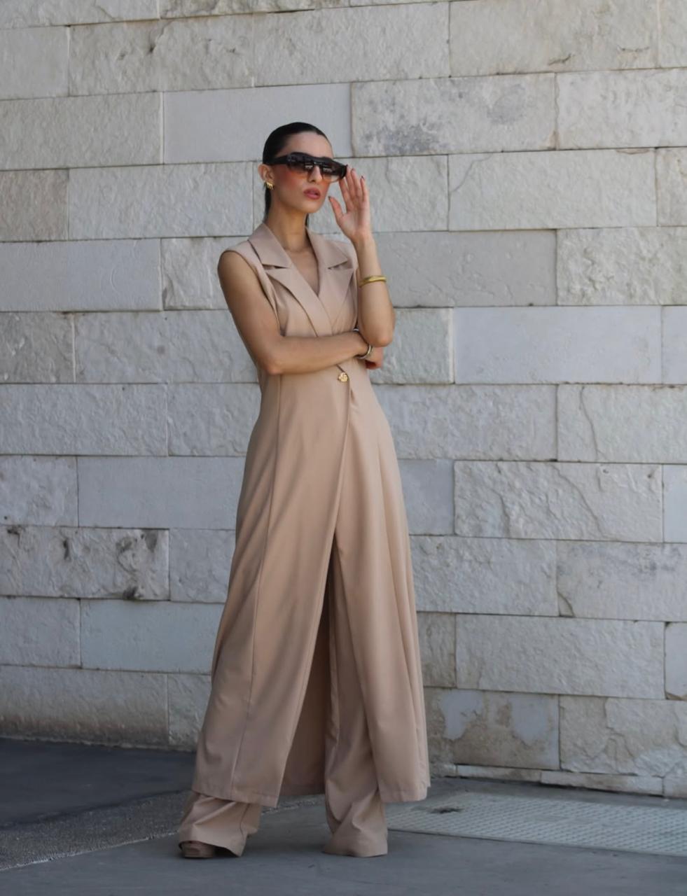 Set maxiblusa y pantalón beige