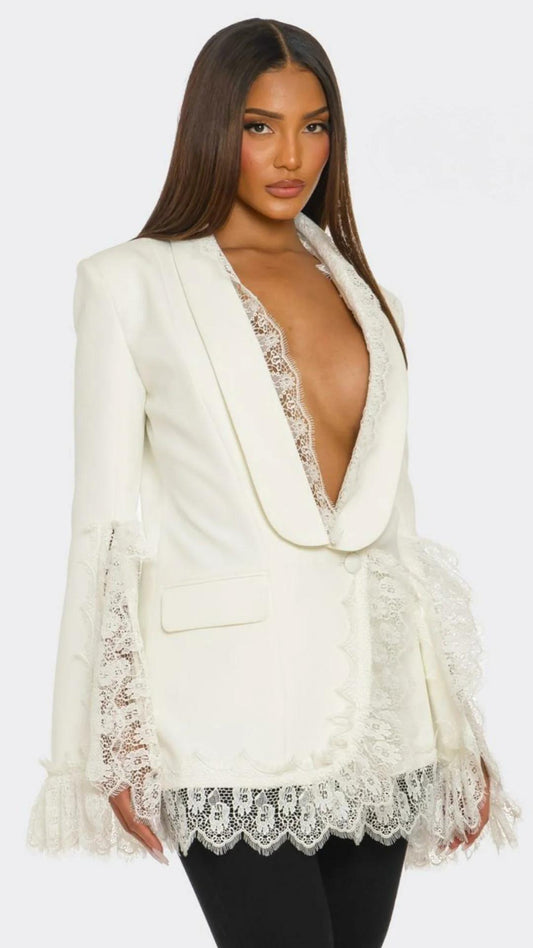 Blazer con encajes tono ivory