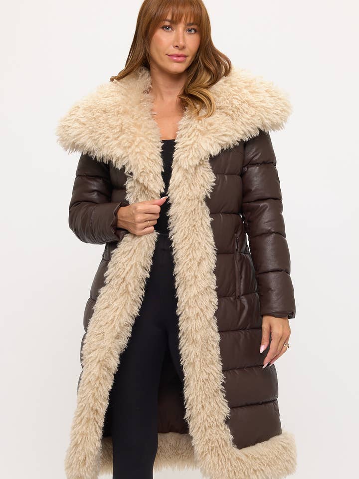 Abrigo acolchado en contraste