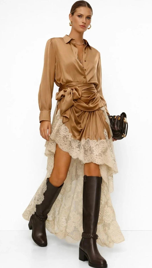 Set satinado con encaje