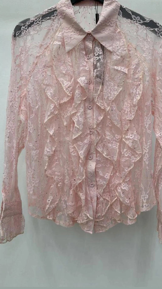 Blusa encaje rosa con olanes y brillos