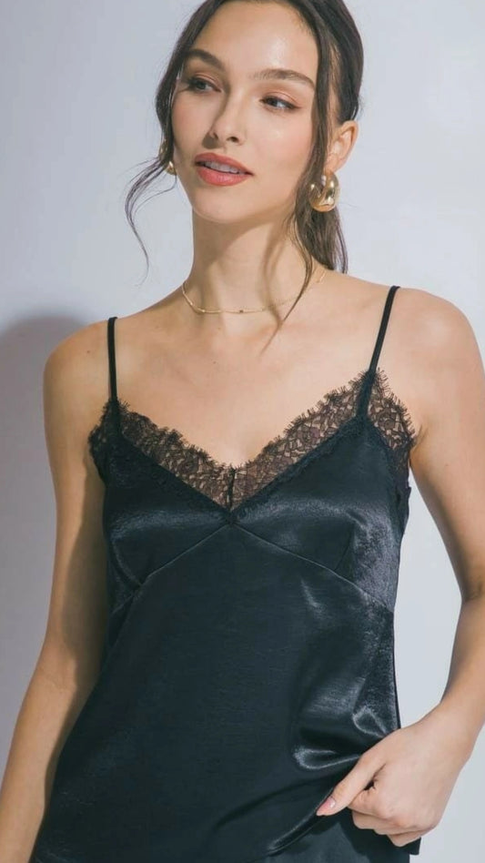 Blusa lencera negra tira de encaje