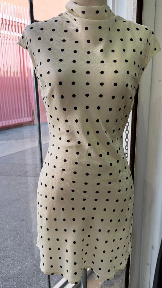Vestido satinado ivory con lunares