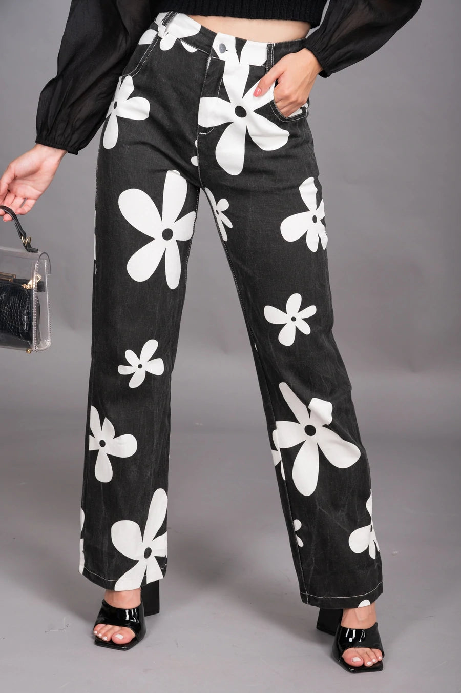 Jeans estampado negro con flores