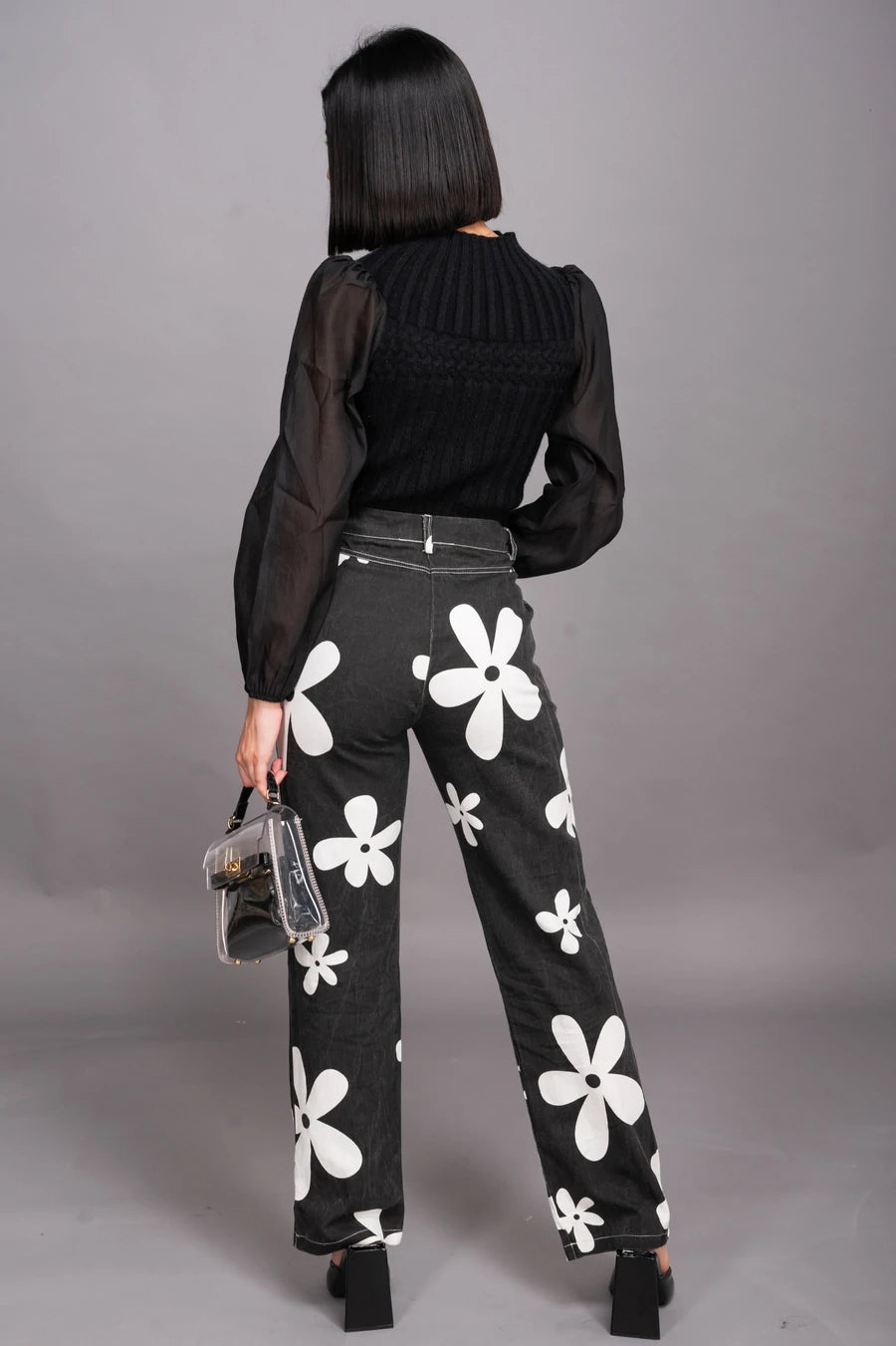 Jeans estampado negro con flores