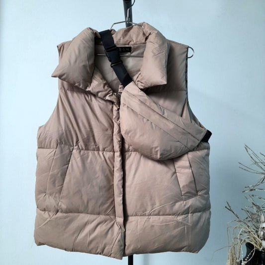 Chaleco puffer beige con cangurera