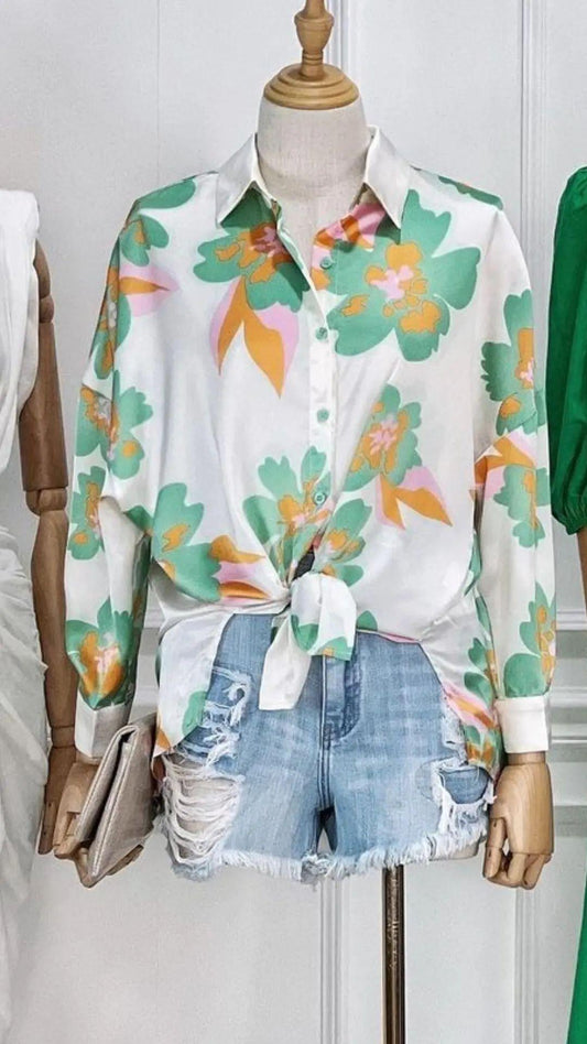 Camisa oversize blanca estampado floral verde